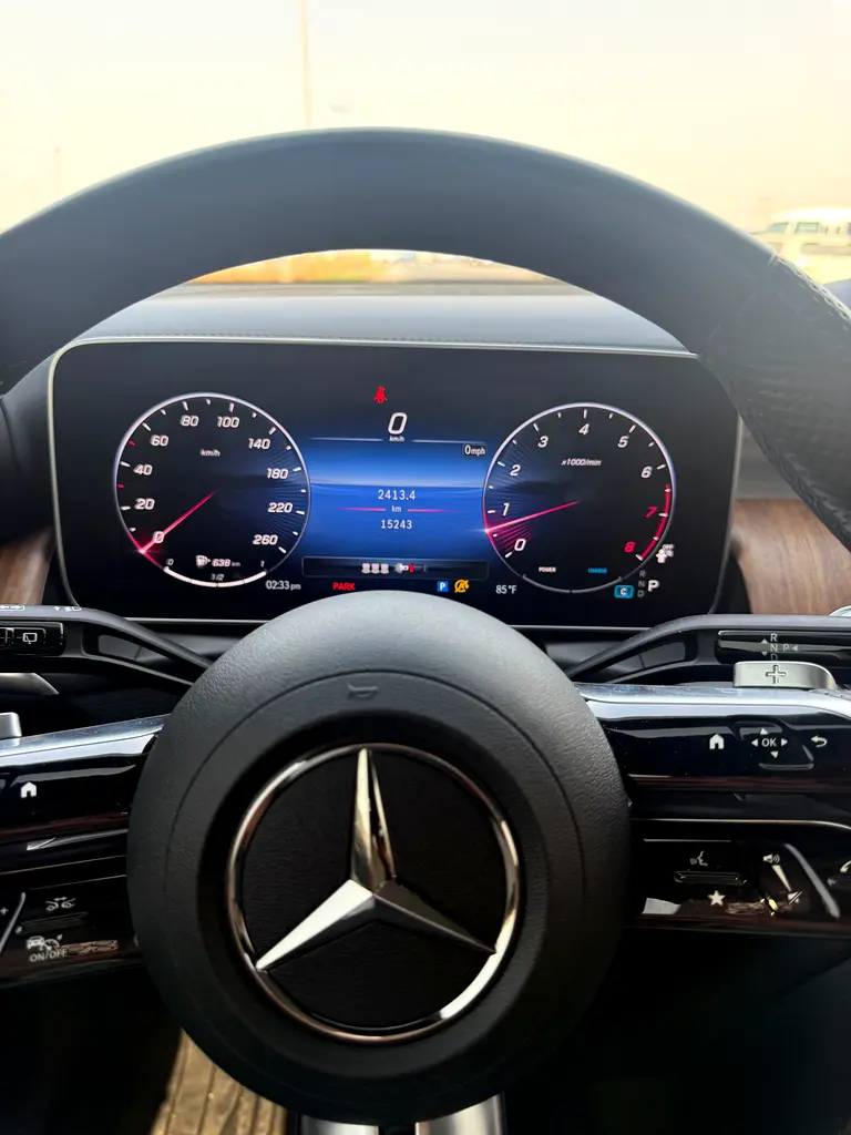 Mercedes GLC300 4MATIC 2023 American specs - Image 12