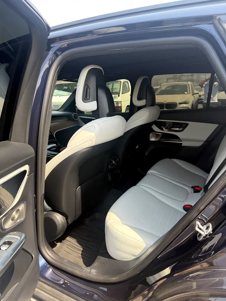 Mercedes GLC300 4MATIC 2023 American specs - Image 7