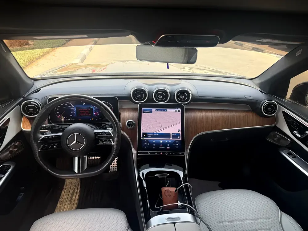Mercedes GLC300 4MATIC 2023 American specs - Image 8
