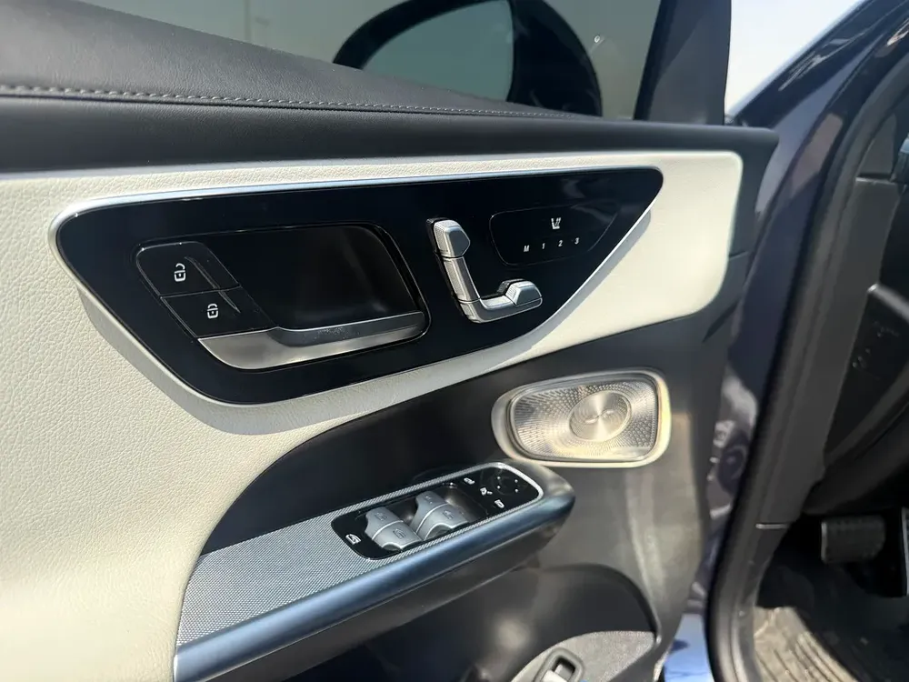Mercedes GLC300 4MATIC 2023 American specs - Image 9