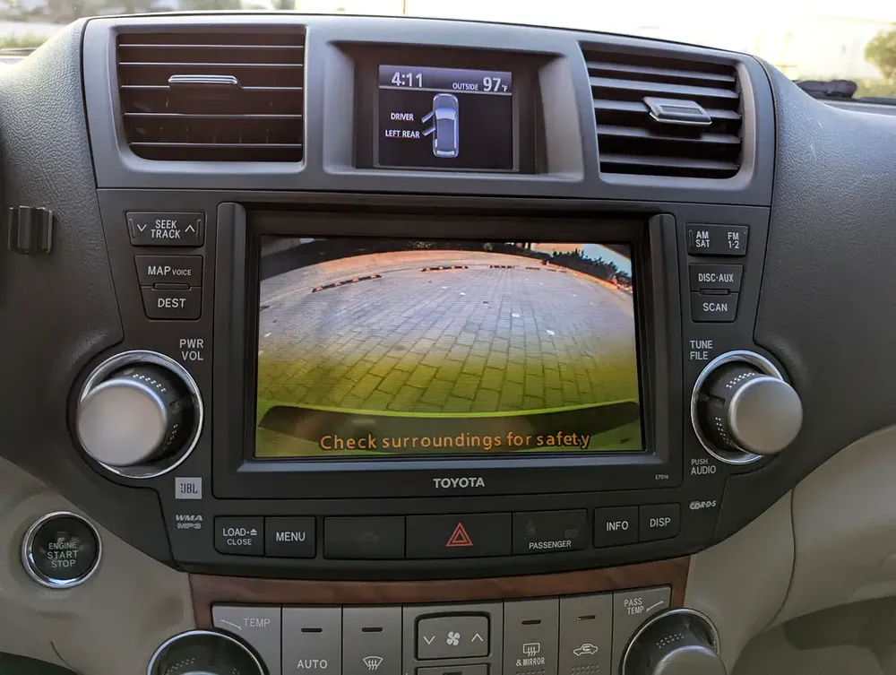 Toyota Highlander Full Option Top Immaculate Condition Low KM Perfect Family SUV - Image 13