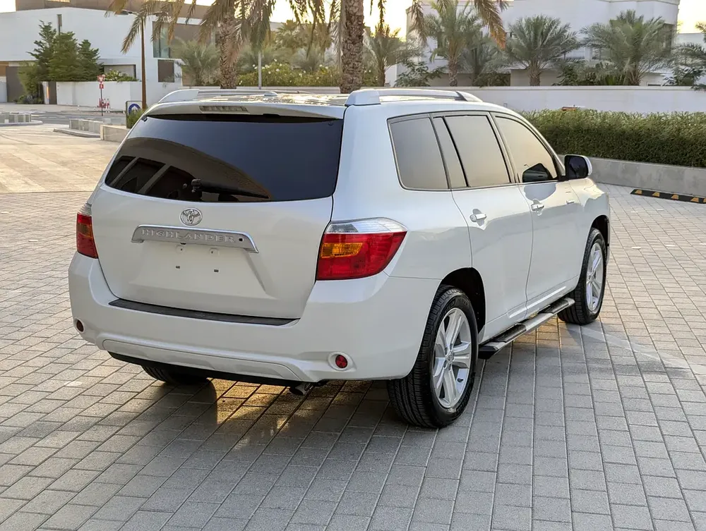 Toyota Highlander Full Option Top Immaculate Condition Low KM Perfect Family SUV - Image 18