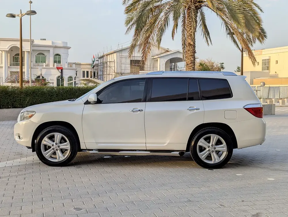 Toyota Highlander Full Option Top Immaculate Condition Low KM Perfect Family SUV - Image 19