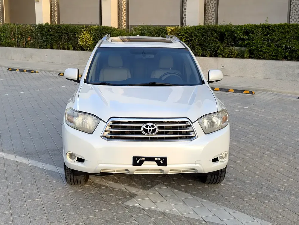 Toyota Highlander Full Option Top Immaculate Condition Low KM Perfect Family SUV - Image 6