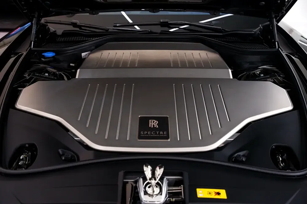 2025 ROLLS-ROYCE SPECTRE/ OLIVE GREEN / GCC SPECS / DEALER WARRANTY / SERVICE CONTRACT - Image 15