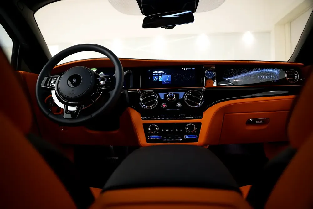 2025 ROLLS-ROYCE SPECTRE/ OLIVE GREEN / GCC SPECS / DEALER WARRANTY / SERVICE CONTRACT - Image 6
