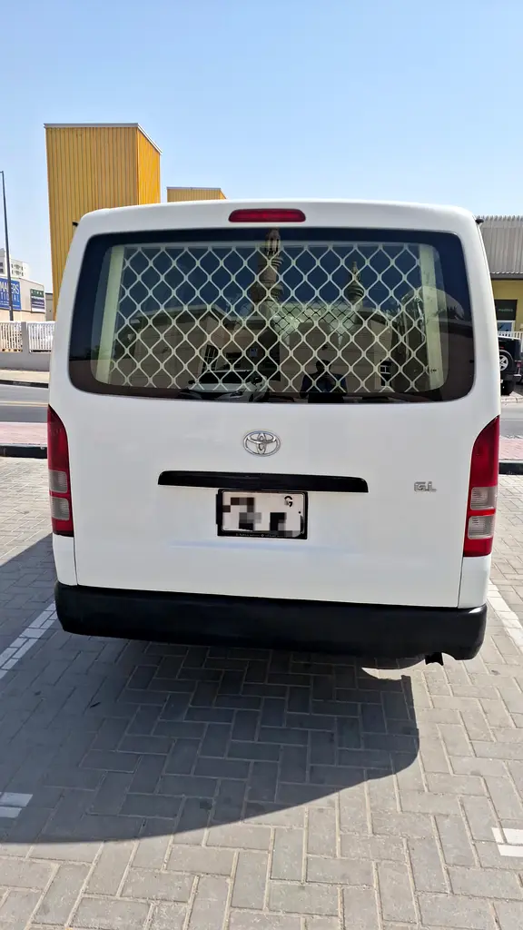 Toyota Hiace GL 2016 GCC Specs - Excellent Condition - Image 4