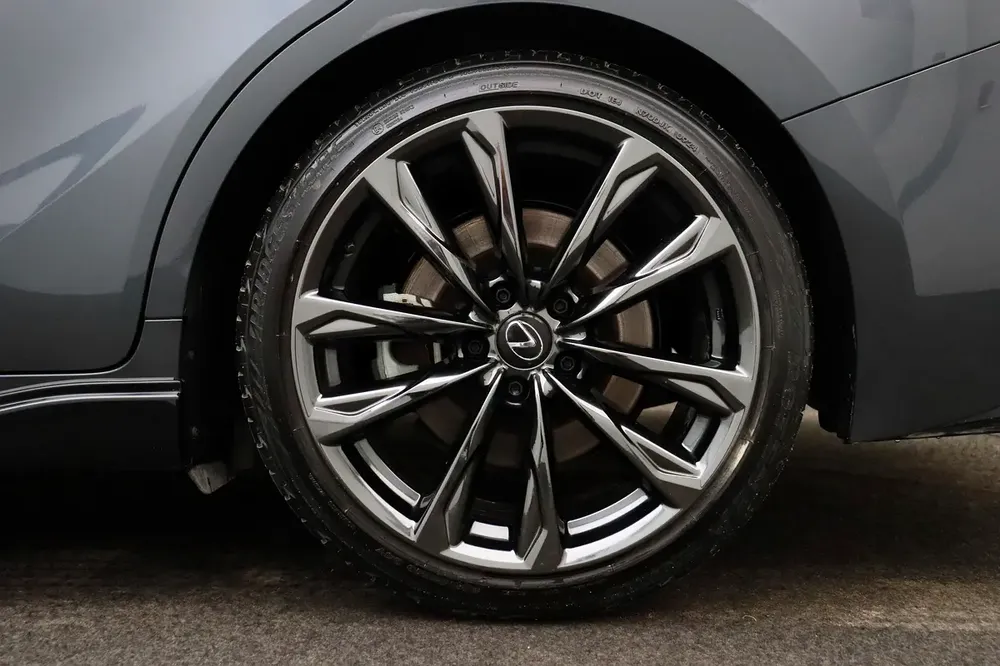 **Special offer** 2024 IS350 Sedan 3.5L F Sport Platinum - Image 20