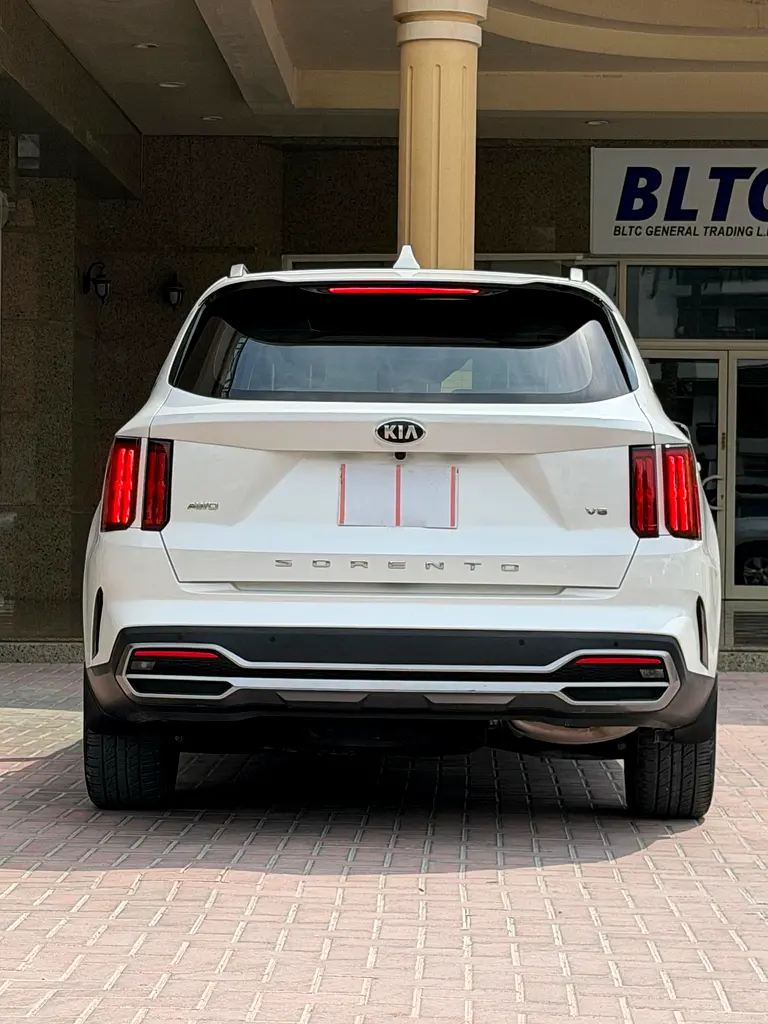 Kia Sorento Fully loaded 2023 Gcc V6 FSH - Image 10