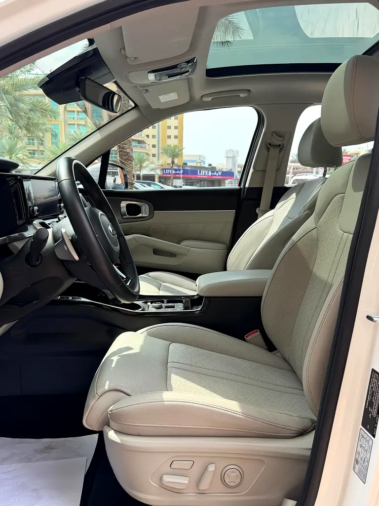 Kia Sorento Fully loaded 2023 Gcc V6 FSH - Image 11