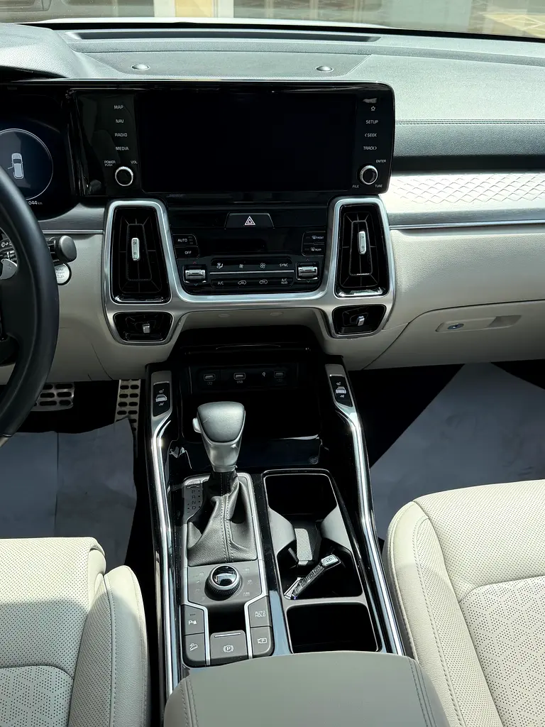 Kia Sorento Fully loaded 2023 Gcc V6 FSH - Image 14