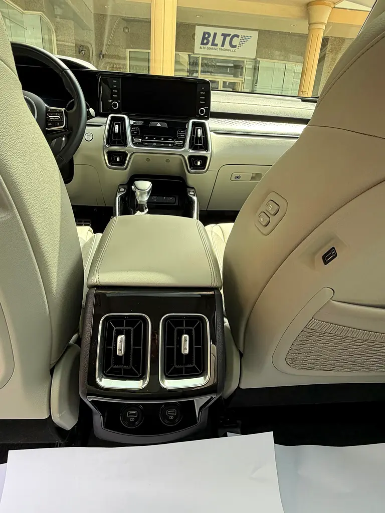 Kia Sorento Fully loaded 2023 Gcc V6 FSH - Image 18