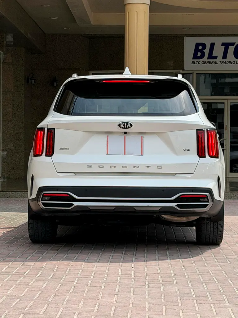 Kia Sorento Fully loaded 2023 Gcc V6 FSH - Image 7