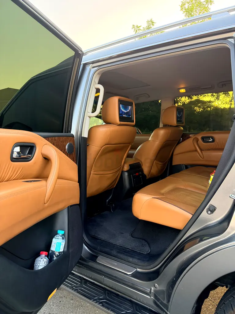 Nissan Patrol 2017 LE Platinum City | GCC Specs | Pristine Condition - Image 6