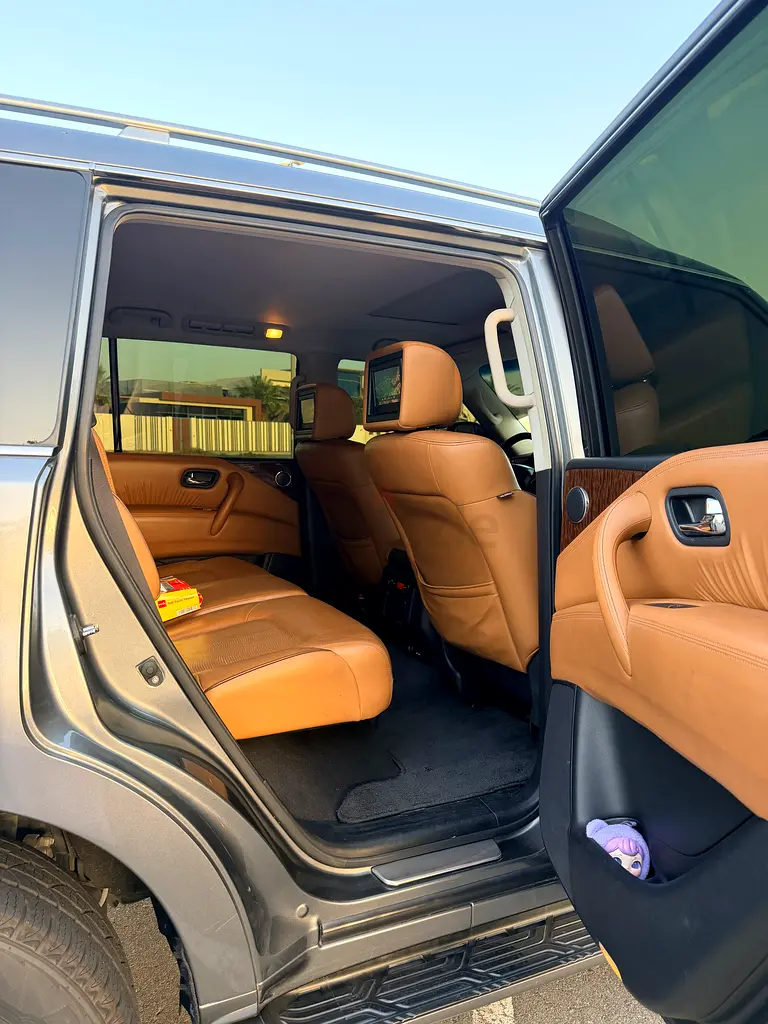 Nissan Patrol 2017 LE Platinum City | GCC Specs | Pristine Condition - Image 7