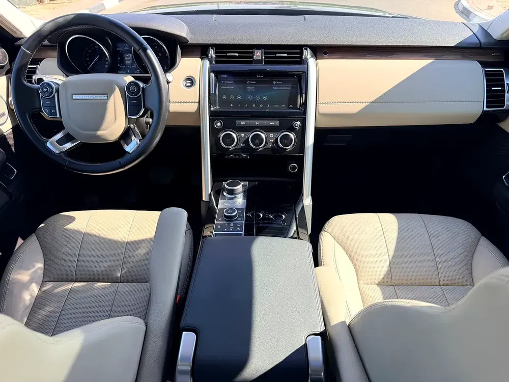 Land Rover Discovery HSE Si6 2017 | GCC Specs | Low Mileage - Image 13