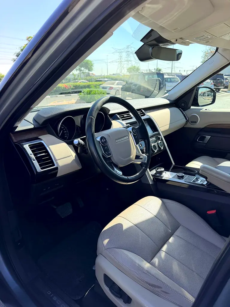 Land Rover Discovery HSE Si6 2017 | GCC Specs | Low Mileage - Image 14