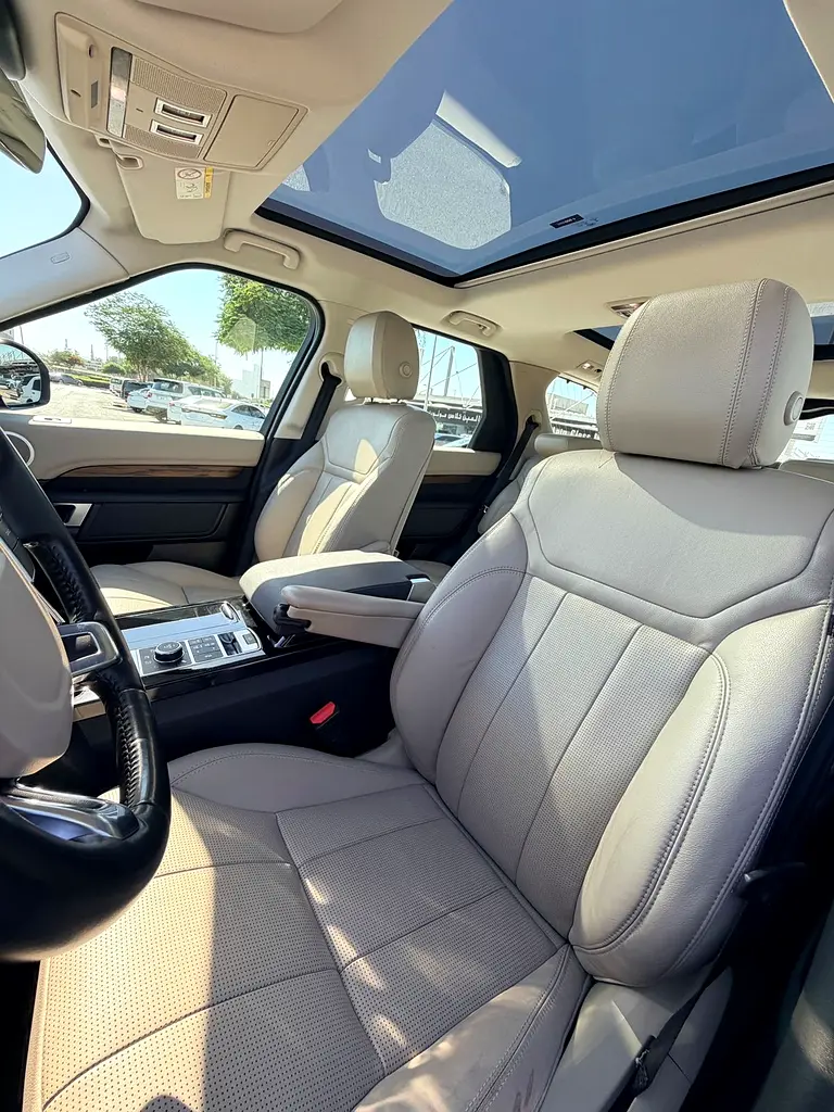 Land Rover Discovery HSE Si6 2017 | GCC Specs | Low Mileage - Image 15