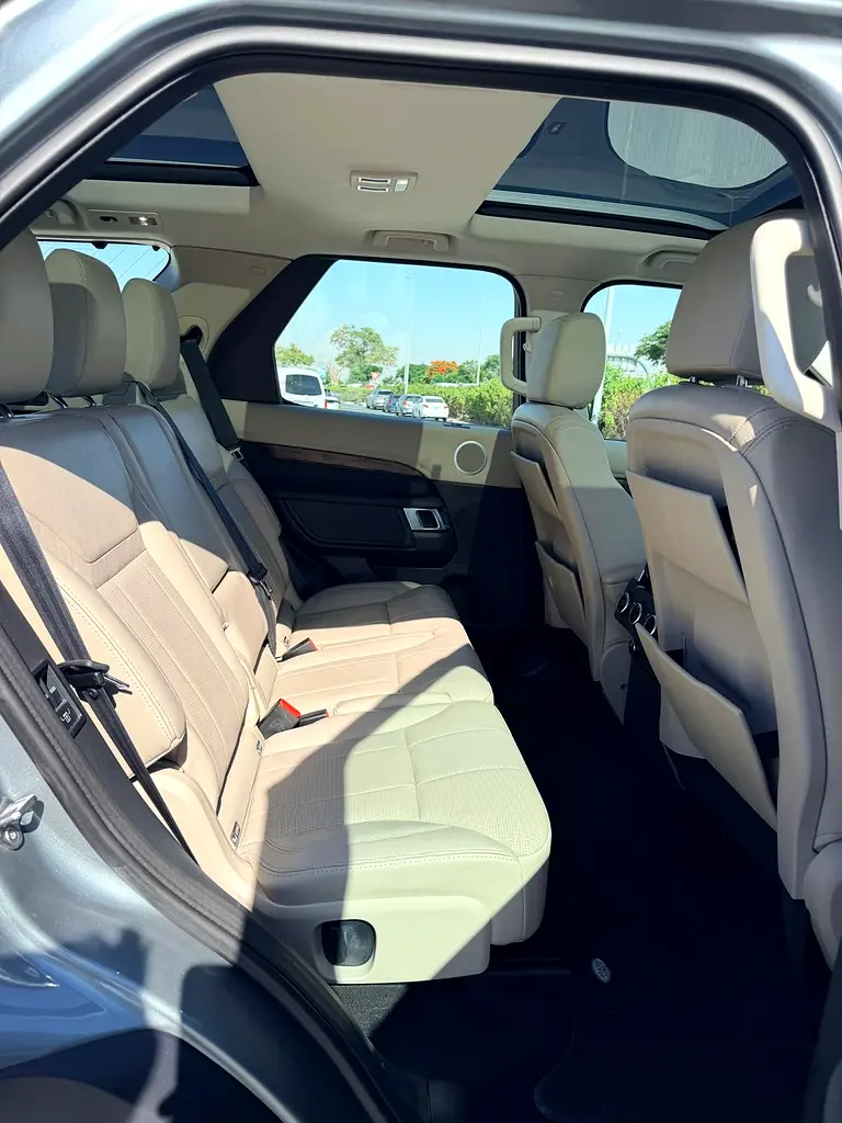 Land Rover Discovery HSE Si6 2017 | GCC Specs | Low Mileage - Image 16