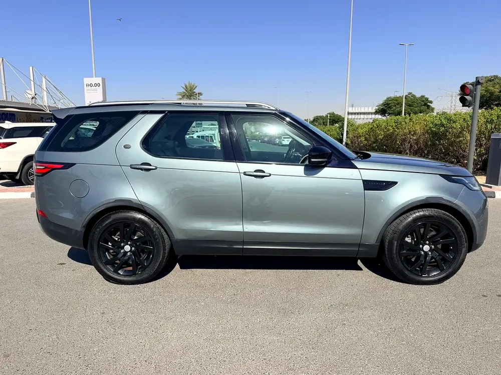 Land Rover Discovery HSE Si6 2017 | GCC Specs | Low Mileage - Image 4