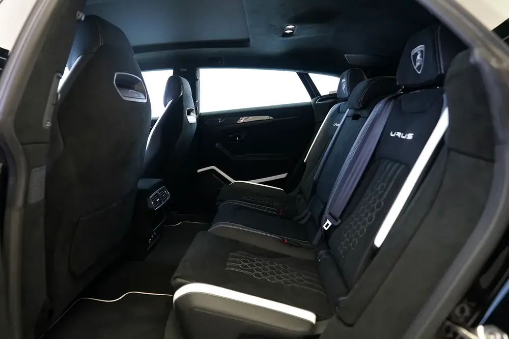 URUS PERFORMANTE | CARBON INTERIOR AND EXTERIOR | ALCANTARA SEATS | WARRANTY AVAILABLE - Image 12