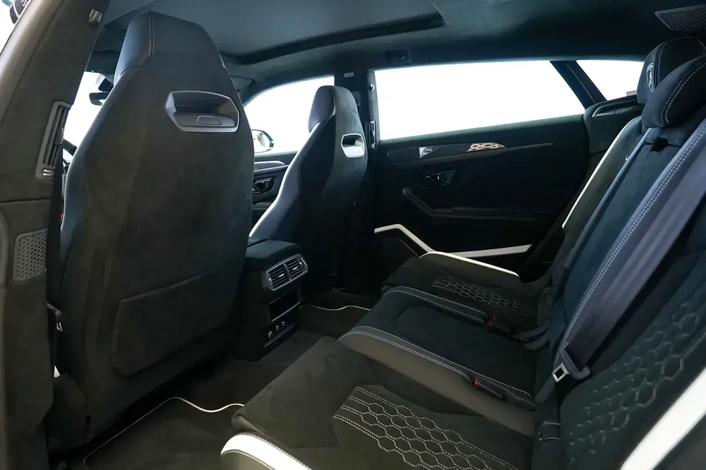 URUS PERFORMANTE | CARBON INTERIOR AND EXTERIOR | ALCANTARA SEATS | WARRANTY AVAILABLE - Image 13