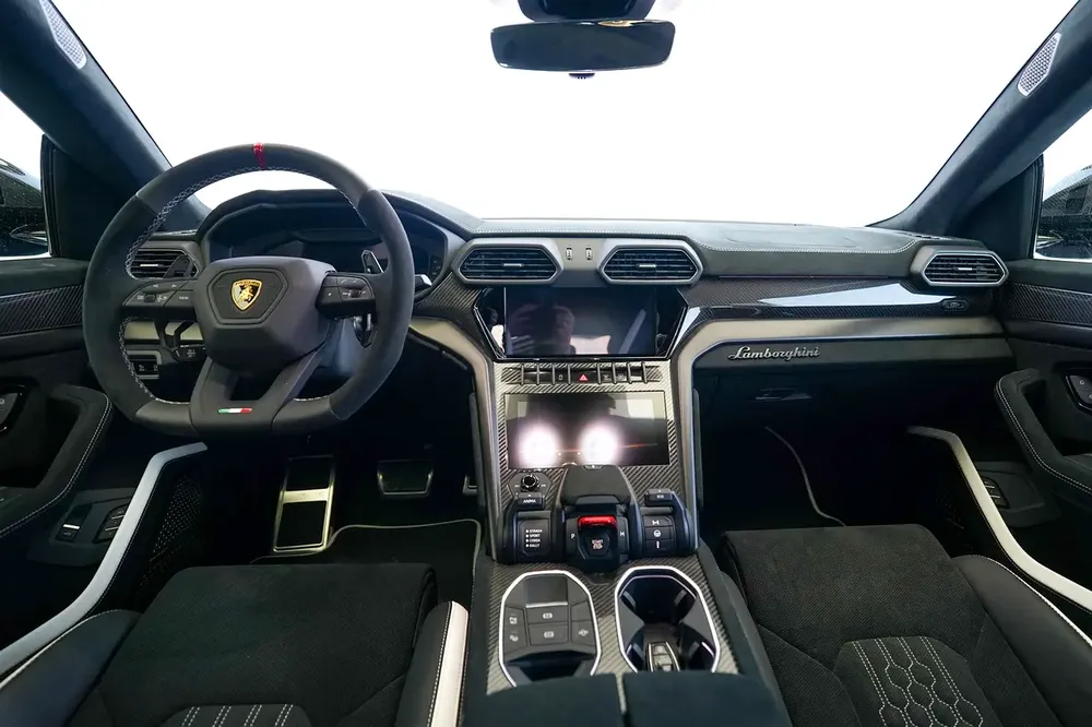 URUS PERFORMANTE | CARBON INTERIOR AND EXTERIOR | ALCANTARA SEATS | WARRANTY AVAILABLE - Image 14