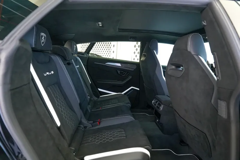 URUS PERFORMANTE | CARBON INTERIOR AND EXTERIOR | ALCANTARA SEATS | WARRANTY AVAILABLE - Image 15