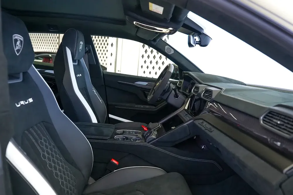 URUS PERFORMANTE | CARBON INTERIOR AND EXTERIOR | ALCANTARA SEATS | WARRANTY AVAILABLE - Image 18