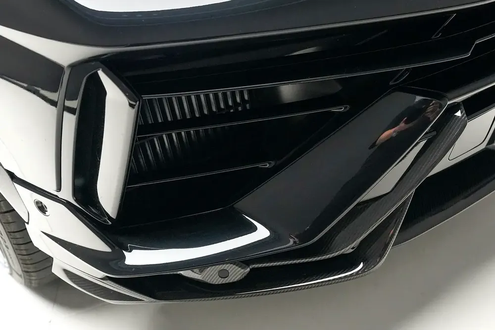 URUS PERFORMANTE | CARBON INTERIOR AND EXTERIOR | ALCANTARA SEATS | WARRANTY AVAILABLE - Image 20