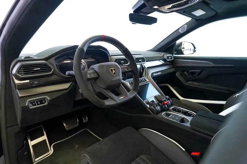 URUS PERFORMANTE | CARBON INTERIOR AND EXTERIOR | ALCANTARA SEATS | WARRANTY AVAILABLE - Image 7