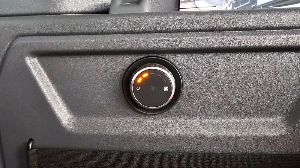 2026 Land Rover Defender 110 X-Dynamic HSE - GCC Specs - Brand New - Image 19