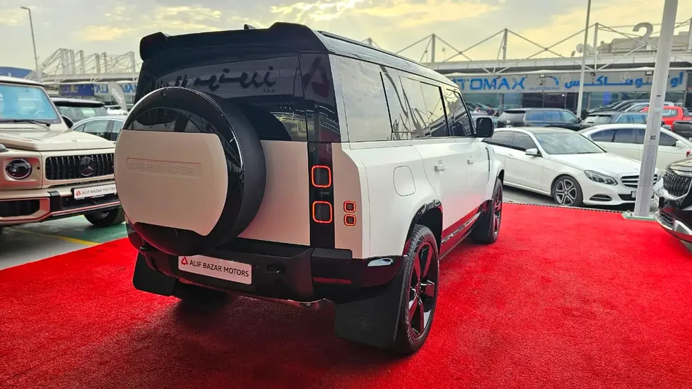 2026 Land Rover Defender 110 X-Dynamic HSE - GCC Specs - Brand New - Image 6