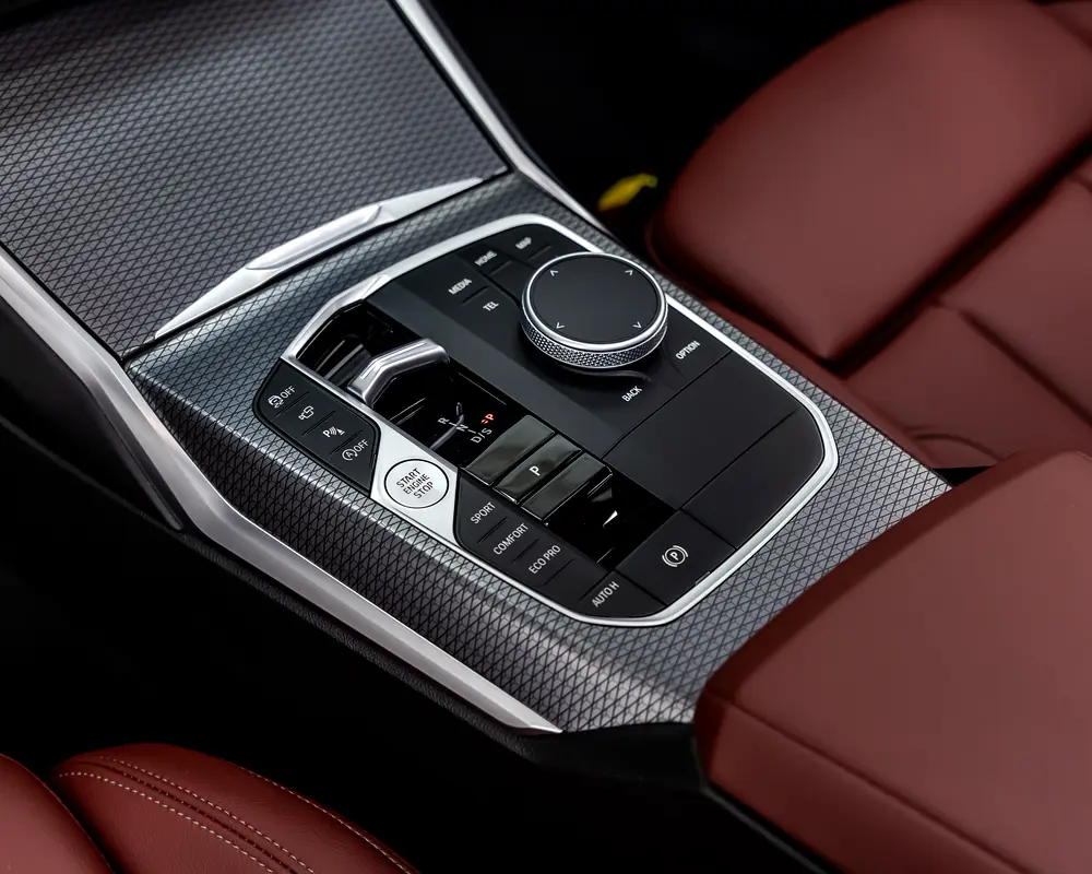 BMW 330i - M SPORT PACKAGE - 2025 - GCC - 7,000 km - AGMC WARRANTY AND SERVICE CONTRACT - Image 14