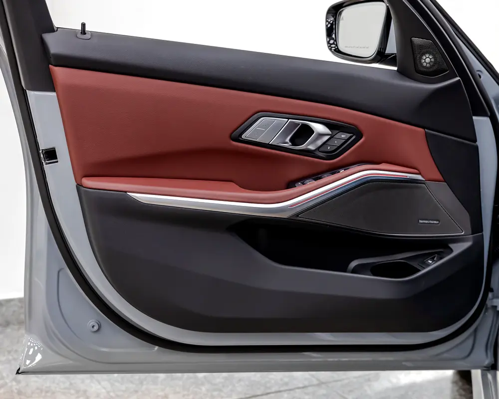 BMW 330i - M SPORT PACKAGE - 2025 - GCC - 7,000 km - AGMC WARRANTY AND SERVICE CONTRACT - Image 19