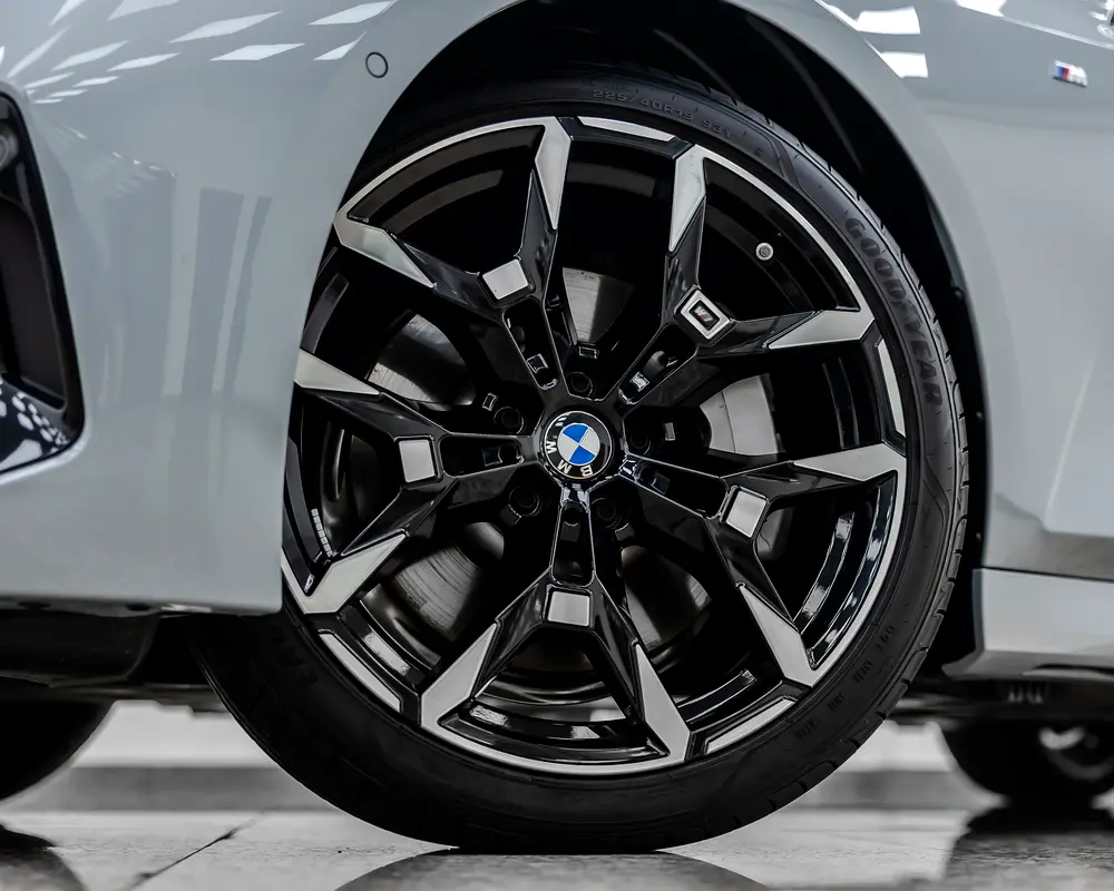 BMW 330i - M SPORT PACKAGE - 2025 - GCC - 7,000 km - AGMC WARRANTY AND SERVICE CONTRACT - Image 20