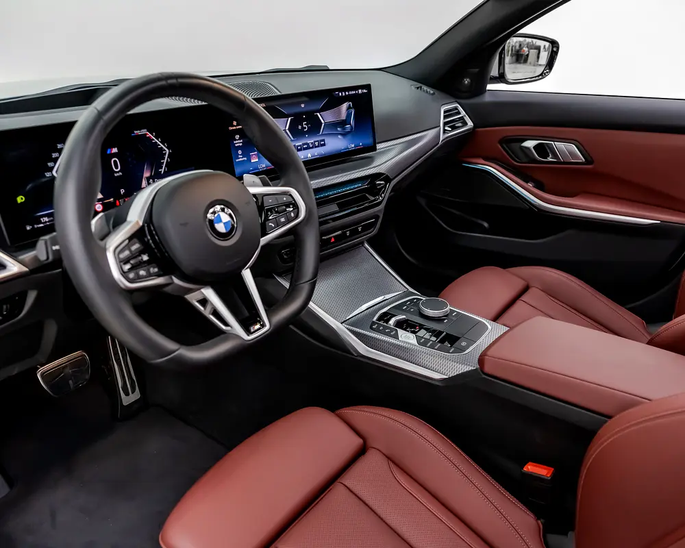 BMW 330i - M SPORT PACKAGE - 2025 - GCC - 7,000 km - AGMC WARRANTY AND SERVICE CONTRACT - Image 9