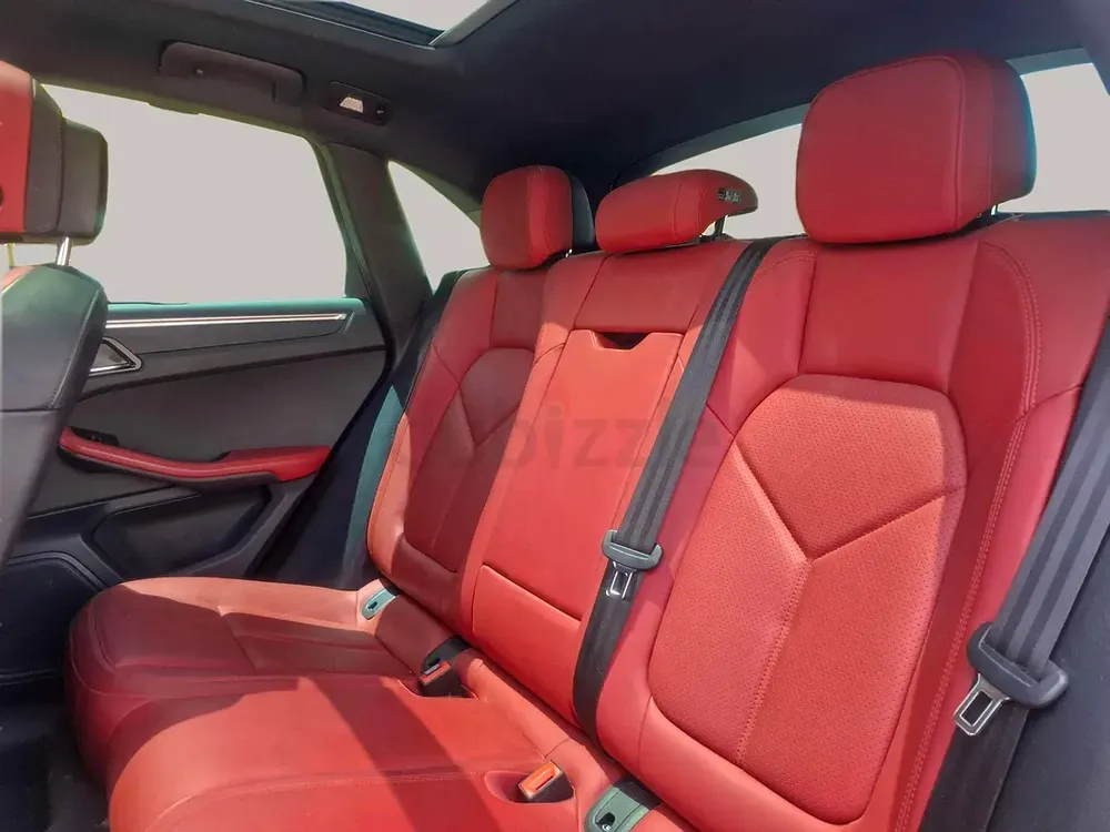 AED 1824/month | 2020 Porsche Macan  | GCC Specs | Ref#461750 - Image 12