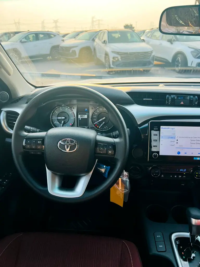 Toyota Hilux 2.4 FULL OPTION 2026 - Image 10