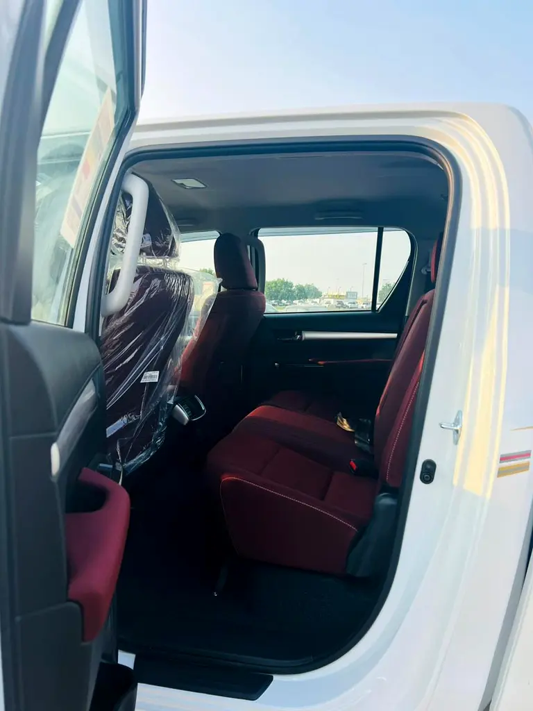 Toyota Hilux 2.4 FULL OPTION 2026 - Image 12