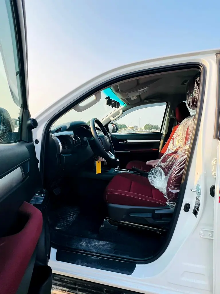 Toyota Hilux 2.4 FULL OPTION 2026 - Image 8