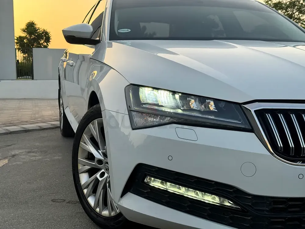 SUPERB 1.4 TSI AMBITION | GCC | UNDER WARRANTY - Image 4
