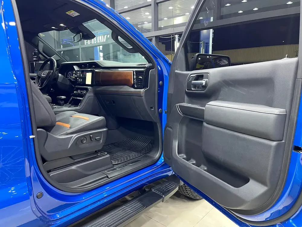 GMC Sierra 1500 AT4 2022 - GCC Specs - UNDER WARRANTY AND SERVICE FROM AGENCY - Image 13
