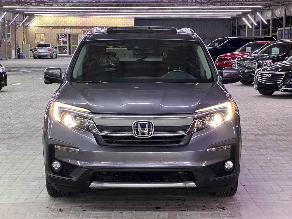 Honda pilot 2019 AWD imported full option first owner super clean car - Image 10