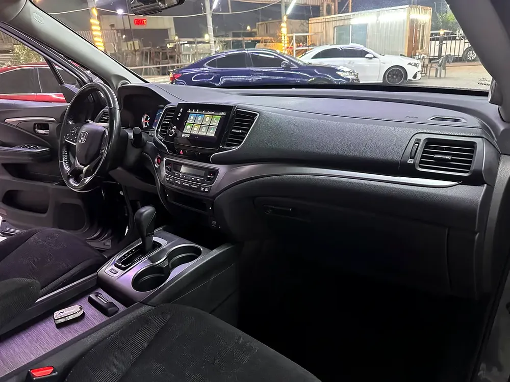 Honda pilot 2019 AWD imported full option first owner super clean car - Image 13