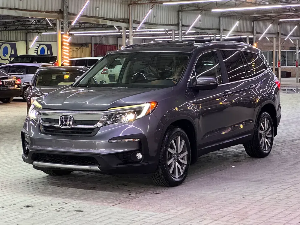 Honda pilot 2019 AWD imported full option first owner super clean car - Image 15