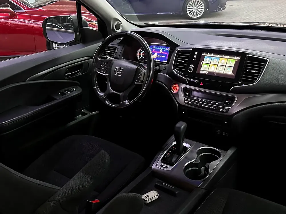 Honda pilot 2019 AWD imported full option first owner super clean car - Image 17
