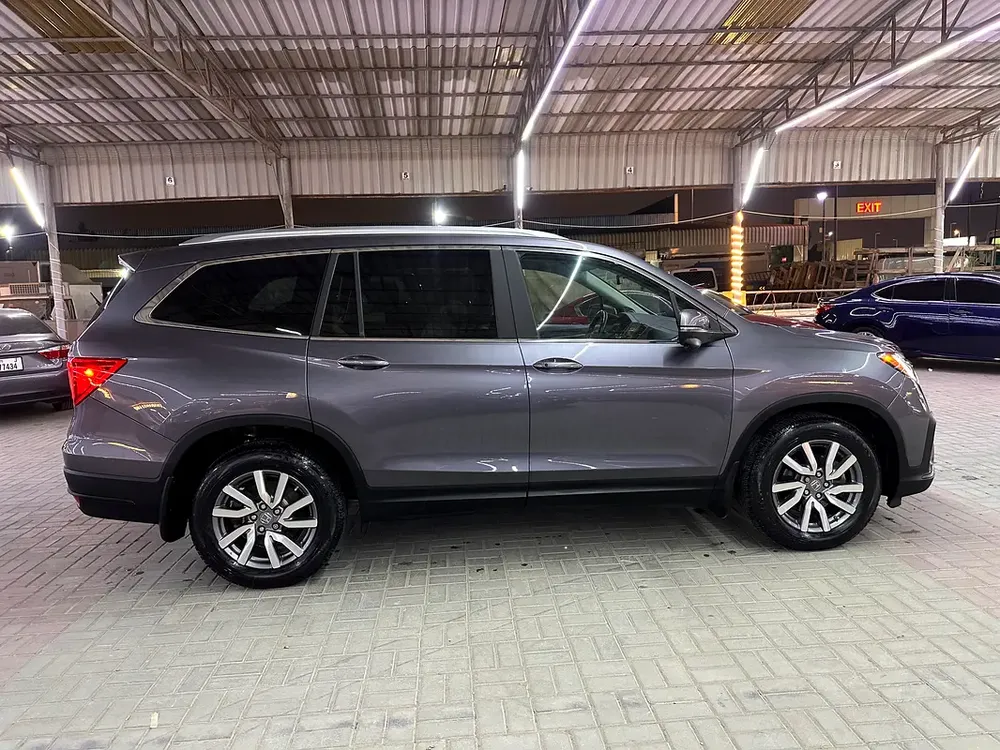 Honda pilot 2019 AWD imported full option first owner super clean car - Image 4