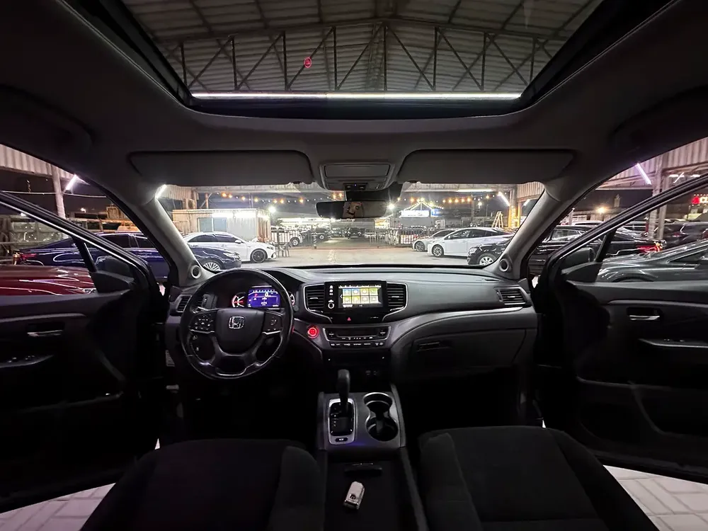 Honda pilot 2019 AWD imported full option first owner super clean car - Image 6