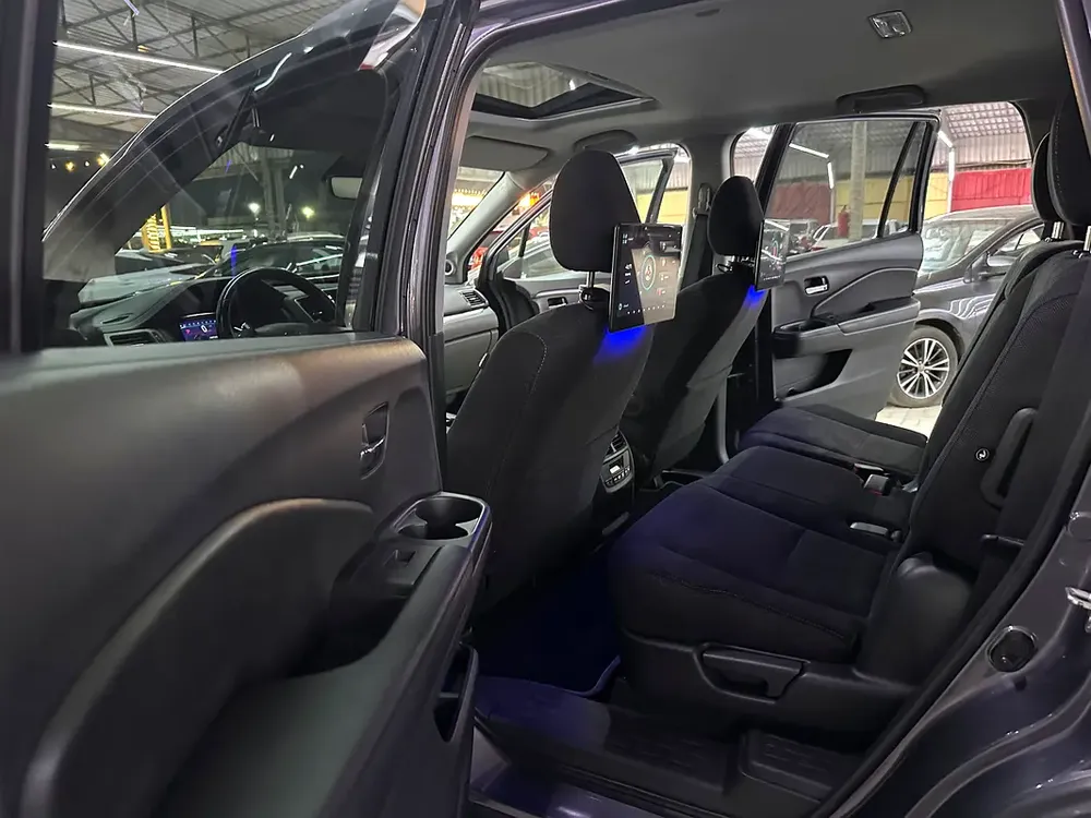 Honda pilot 2019 AWD imported full option first owner super clean car - Image 8